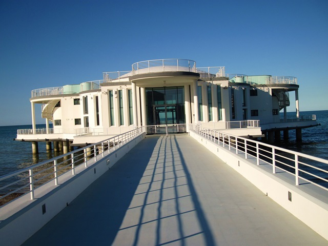 una rotonda sul mare